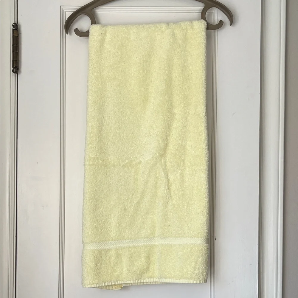 Vintage Lady Pepperell Imperial Yellow Bath Towel 100% Cotton Plush Mid Century